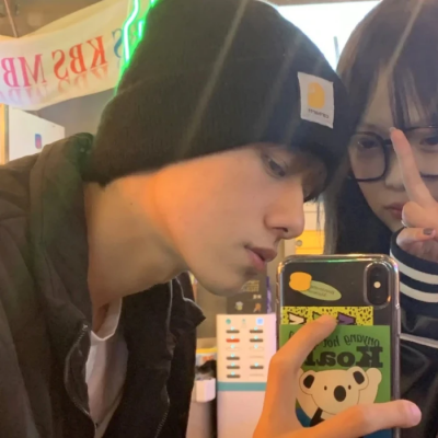 情侣头像超甜一左一右2023高清图片(20张)