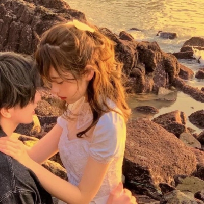 情侣头像超甜一左一右2023高清图片(20张)