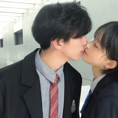 情侣头像超甜一左一右2023高清图片(20张)