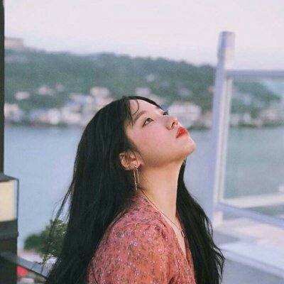 仰望天空女生头像(优选14张)