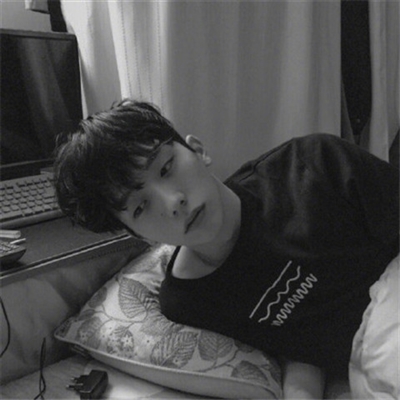 帅气黑白男生快手专用头像(优选18张)