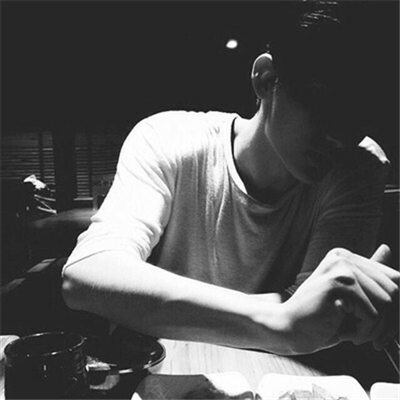 帅气黑白男生快手专用头像(优选18张)