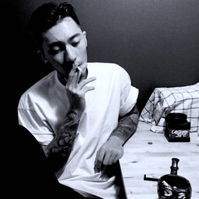 帅气黑白男生快手专用头像(优选18张)