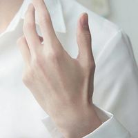 穿白衬衫的男半身头像(精选12张)