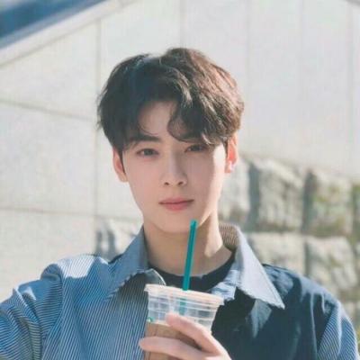 好看简单有意境的头像男(18张)