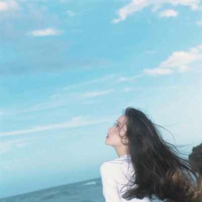 头像女生背影或侧面高清图片(优选22张)