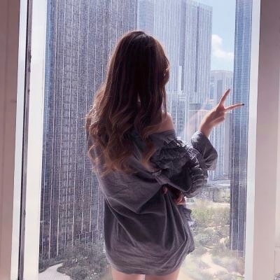 头像女生背影或侧面高清图片(优选22张)