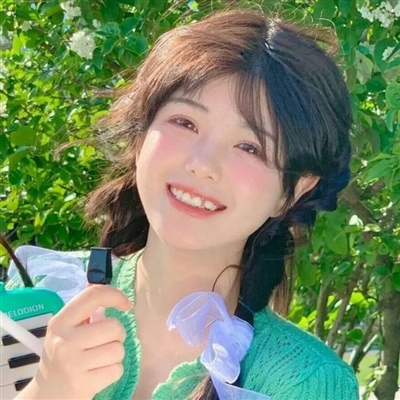 开怀大笑的女生头像(优选20张)