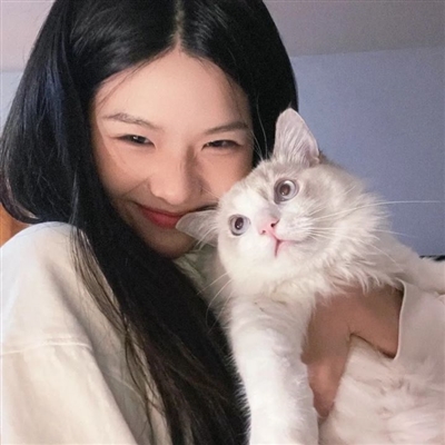 开怀大笑的女生头像(优选20张)