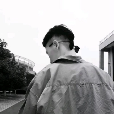 黑白超酷男生帅气qq头像(18张)