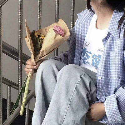 鲜花女孩头像唯美图片大全(优选18张)