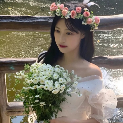 鲜花女孩头像唯美图片大全(优选18张)