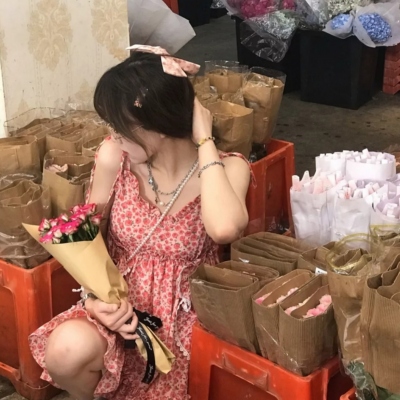 鲜花女孩头像唯美图片大全(优选18张)