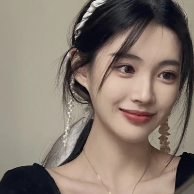 成熟且有深度的头像女生(精选18张)