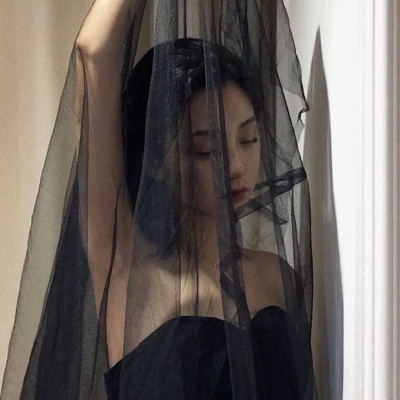 成熟且有深度的头像女生(精选18张)