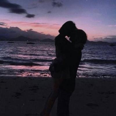 互相拥抱的情侣头像一男一女(优选18张)