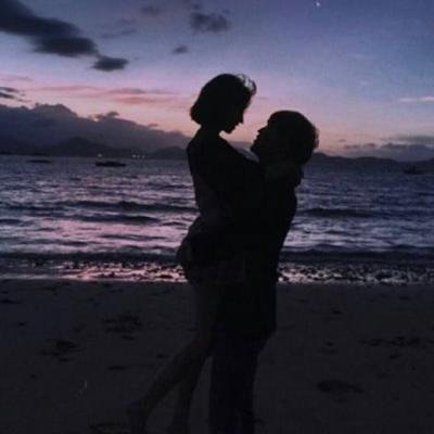 互相拥抱的情侣头像一男一女(优选18张)