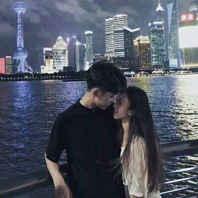 互相拥抱的情侣头像一男一女(优选18张)