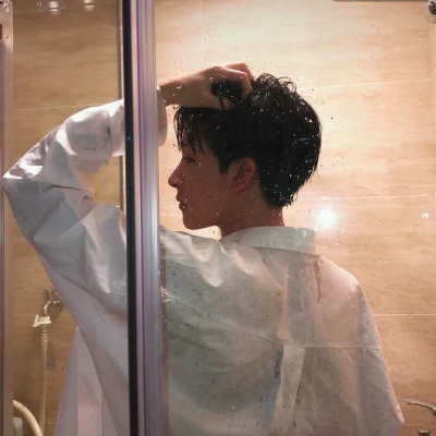 冷酷头像男生背影头像(优选16张)