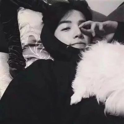 抱小动物的男生头像(精选16张)