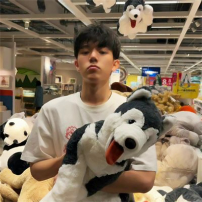 帅气男生抱可爱小动物头像精选图片(精选36张)