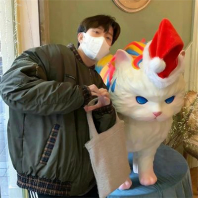 帅气男生抱可爱小动物头像精选图片(精选36张)