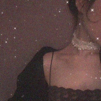 露肩性感锁骨女生头像精选图片(共18张)