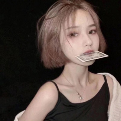 露肩性感锁骨女生头像精选图片(共18张)