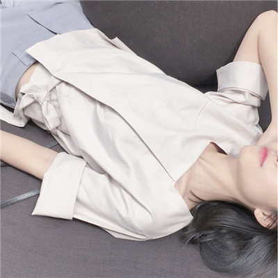 露肩性感锁骨女生头像精选图片(共18张)