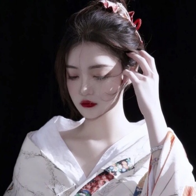 孤傲冷艳淡漠女生头像(优选18张)