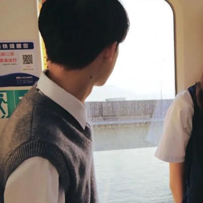 创意情侣头像一左一右图片大全(精选18张)