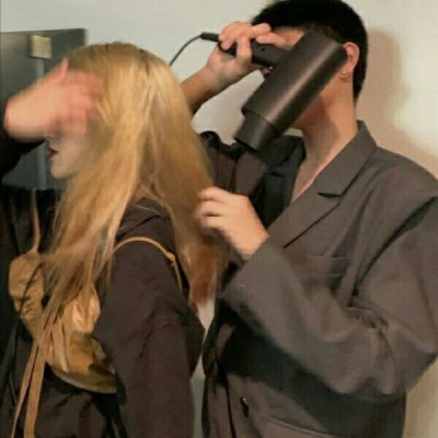 创意情侣头像一左一右图片大全(精选18张)