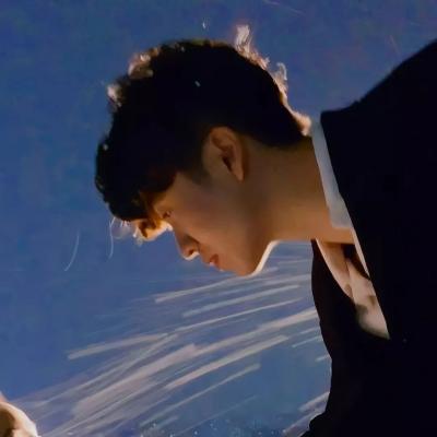 创意情侣头像一左一右图片大全(精选18张)