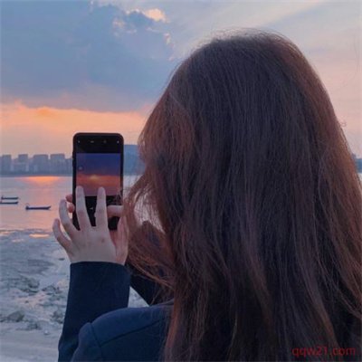 一组惊艳你的氛围感女生头像(20张)