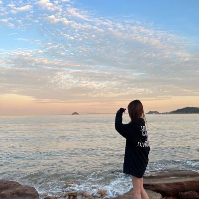 一组惊艳你的氛围感女生头像(20张)