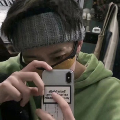 男生用手机自拍的头像(精选38张)