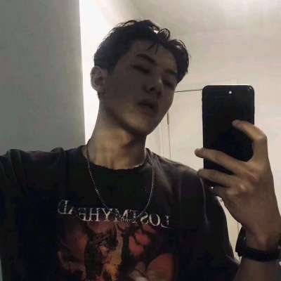 男生用手机自拍的头像(精选38张)
