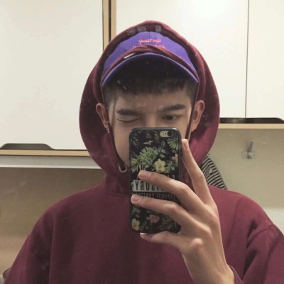 男生用手机自拍的头像(精选38张)