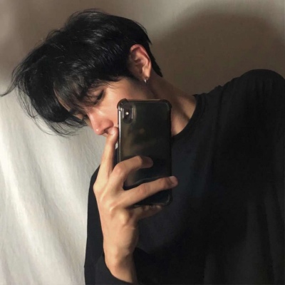 男生用手机自拍的头像(精选38张)