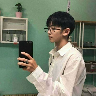 男生用手机自拍的头像(精选38张)