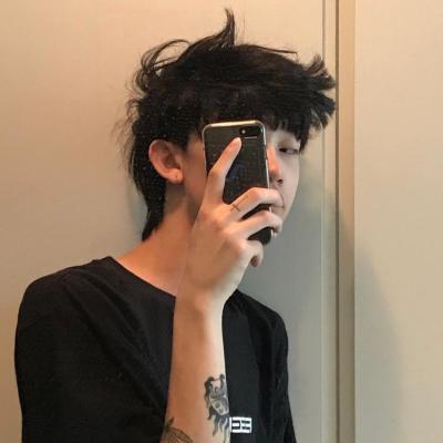 男生用手机自拍的头像(精选38张)