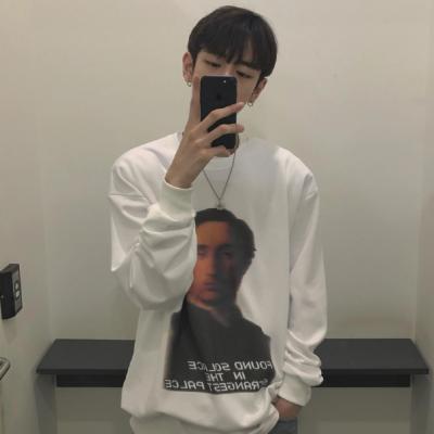 男生用手机自拍的头像(精选38张)