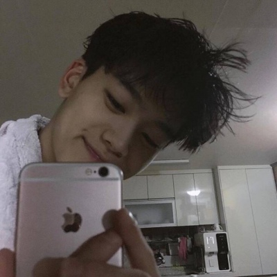 男生用手机自拍的头像(精选38张)