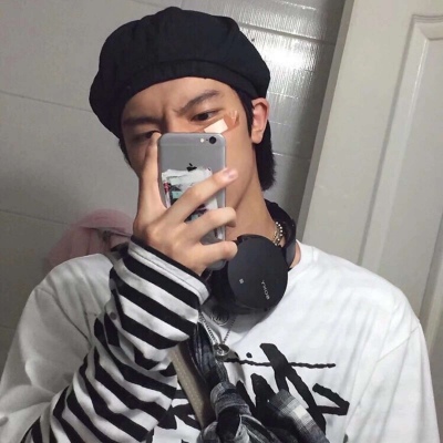 男生用手机自拍的头像(精选38张)