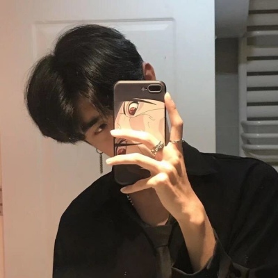 男生用手机自拍的头像(精选38张)