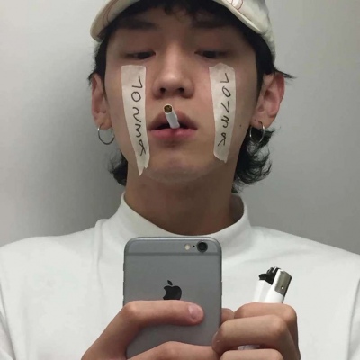 男生用手机自拍的头像(精选38张)