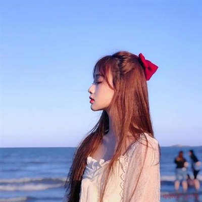 在大海边的美女头像(24张)