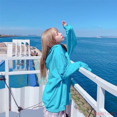 在大海边的美女头像(24张)