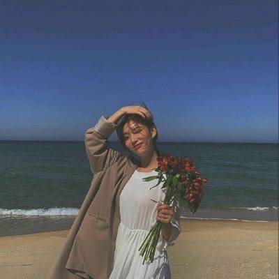 在大海边的美女头像(24张)