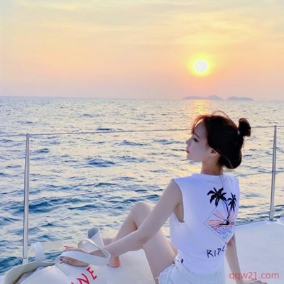 在大海边的美女头像(24张)